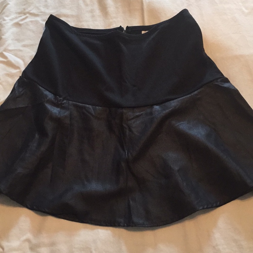 A line black mini skirt, perfect condition!